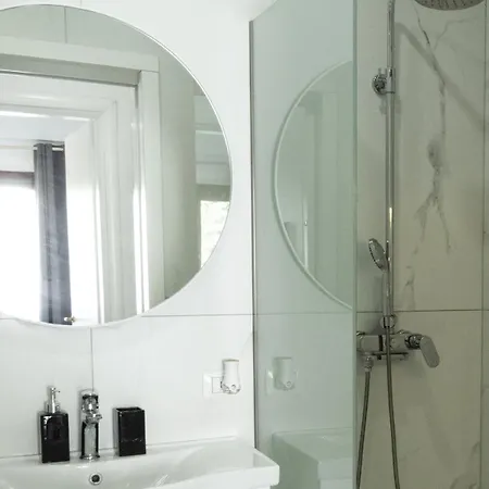 Roots & 1-bedroom Appartamento *